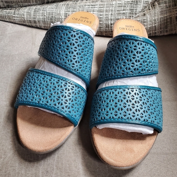 NWOT Earth Origins Perforated Leather Heeled Sandals Cayla Teal Size 8.5 - Picture 2 of 6